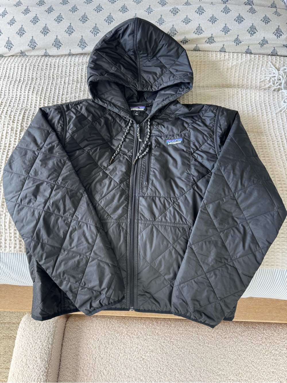 Patagonia Black Quilted Hooded Puffer - Picture 2 of 2
